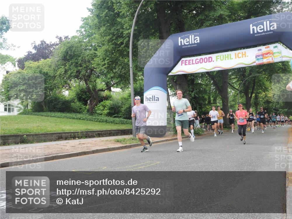 29.06.2025 - hella hamburg halbmarathon KatJ http://msf.ph/oto/8425292 29.06.2025 10:39:18 Zwischen KM18-KM19 1098, 2818, 7409, 8139 meine-sportfotos.de