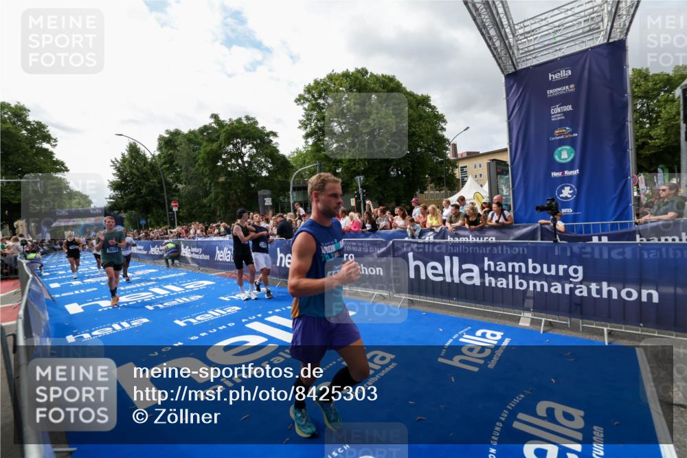 29.06.2025 - hella hamburg halbmarathon Zöllner http://msf.ph/oto/8425303 29.06.2025 10:34:30 Ziel 1644, 5550, 6305, 7534, 9686, 13618, 16417, 18099 meine-sportfotos.de
