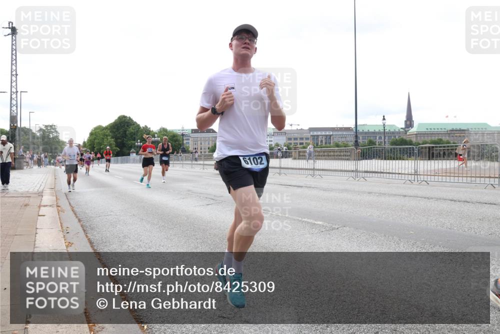 29.06.2025 - hella hamburg halbmarathon Lena Gebhardt http://msf.ph/oto/8425309 29.06.2025 10:28:43 Lombardsbrücke 16125, 6102, 1518, 1557, 1869, 3445, 3717, 4161, 4362, 4700, 4834, 5167, 5249, 5250, 5718, 5903, 5939, 6102, 6418, 7667, 7980, 8327, 8560, 9642, 9653, 9716, 9855, 10068, 10434, 12442, 13045, 13296, 13400, 14205, 15143, 15256, 15452, 15453, 16125, 16643, 18293, 18604, 19180 meine-sportfotos.de