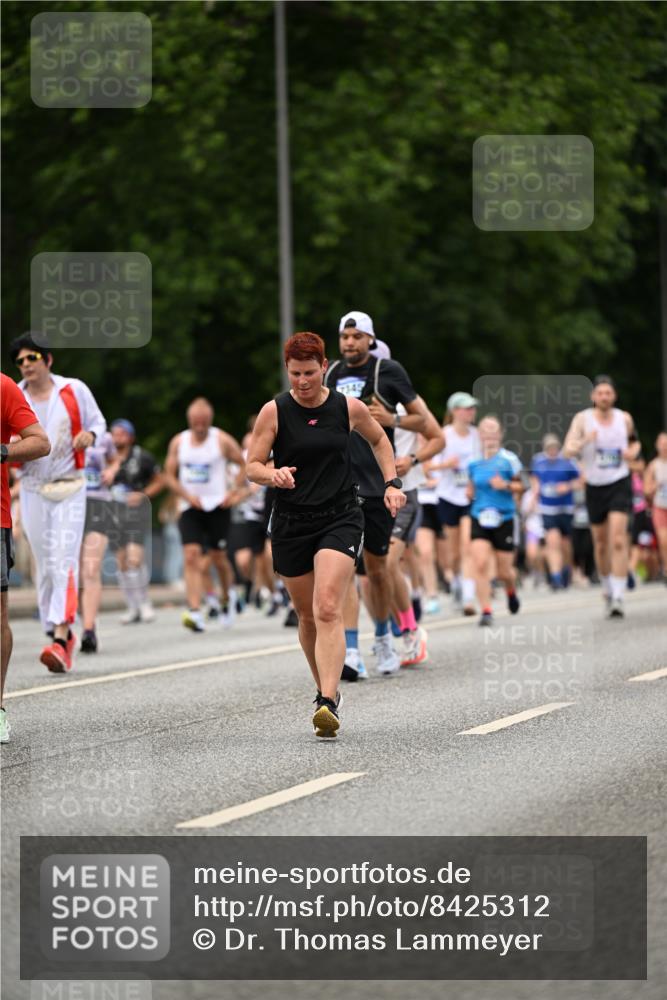 29.06.2025 - hella hamburg halbmarathon Dr. Thomas Lammeyer http://msf.ph/oto/8425312 29.06.2025 10:49:58 Kennedybrücke 1085, 1465, 1774, 2550, 2657, 2664, 2779, 2846, 2954, 3357, 3377, 3879, 3993, 4119, 4820, 5099, 5108, 5190, 5339, 5703, 6763, 7699, 7859, 7912, 8272, 8594, 9536, 10562, 10727, 11119, 11332 meine-sportfotos.de