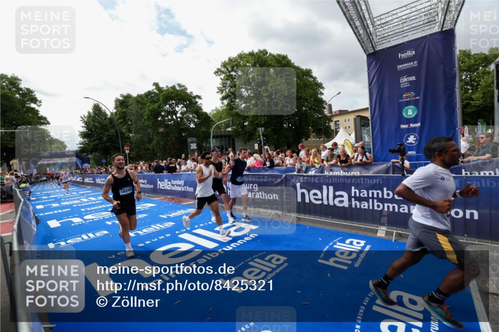 29.06.2025 - hella hamburg halbmarathon Zöllner http://msf.ph/oto/8425321 29.06.2025 10:34:33 Ziel 1644, 6305, 7534, 9686, 11230, 11661, 13618, 18099 meine-sportfotos.de