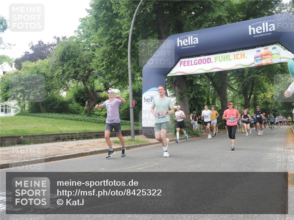 29.06.2025 - hella hamburg halbmarathon KatJ http://msf.ph/oto/8425322 29.06.2025 10:39:19 Zwischen KM18-KM19 1098, 7409, 8139 meine-sportfotos.de