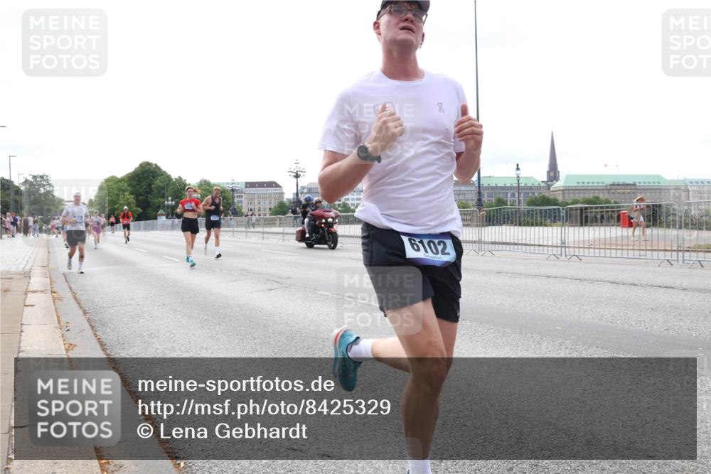 29.06.2025 - hella hamburg halbmarathon Lena Gebhardt http://msf.ph/oto/8425329 29.06.2025 10:28:43 Lombardsbrücke 6102, 1518, 1557, 1869, 3445, 3717, 4161, 4362, 4700, 4834, 5167, 5249, 5250, 5718, 5903, 5939, 6102, 6418, 7667, 7980, 8327, 8560, 9642, 9653, 9716, 9855, 10068, 10434, 12442, 13045, 13296, 13400, 14205, 15143, 15256, 15452, 15453, 16125, 16643, 18293, 18604, 19180 meine-sportfotos.de