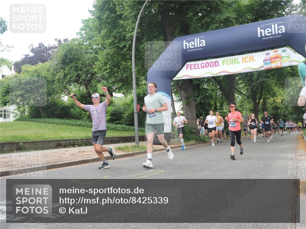 29.06.2025 - hella hamburg halbmarathon KatJ http://msf.ph/oto/8425339 29.06.2025 10:39:19 Zwischen KM18-KM19 1098, 7409, 8139 meine-sportfotos.de
