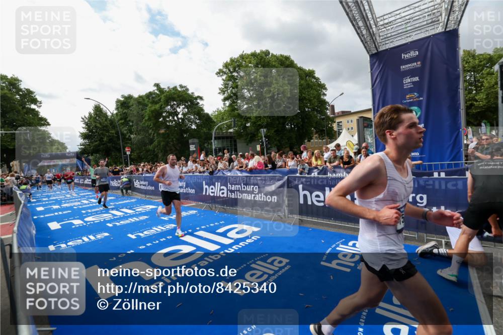 29.06.2025 - hella hamburg halbmarathon Zöllner http://msf.ph/oto/8425340 29.06.2025 10:34:38 Ziel 16148, 1644, 6169, 7534, 11230, 11661, 15887, 16148, 18026 meine-sportfotos.de