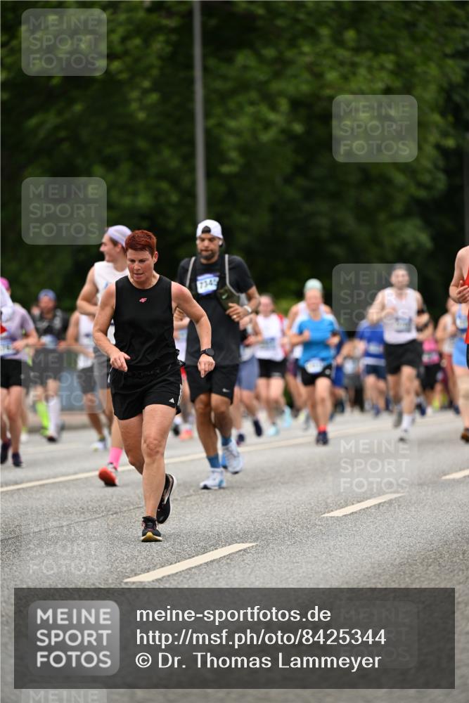 29.06.2025 - hella hamburg halbmarathon Dr. Thomas Lammeyer http://msf.ph/oto/8425344 29.06.2025 10:49:59 Kennedybrücke 1085, 1465, 1774, 2550, 2657, 2664, 2779, 2846, 2954, 2965, 3357, 3377, 3879, 3993, 4119, 4820, 5099, 5108, 5190, 5339, 5703, 5914, 6763, 7699, 7859, 7912, 8272, 8594, 9536, 10562, 10727, 11119, 11332 meine-sportfotos.de