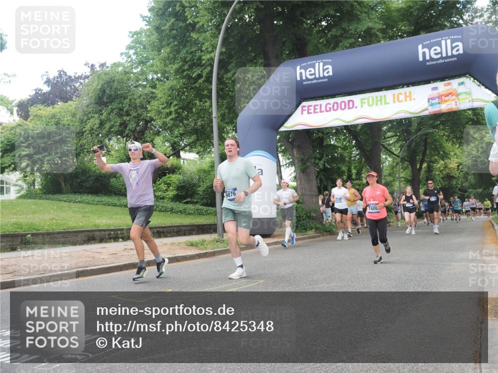 29.06.2025 - hella hamburg halbmarathon KatJ http://msf.ph/oto/8425348 29.06.2025 10:39:19 Zwischen KM18-KM19 1098, 7409, 8139 meine-sportfotos.de