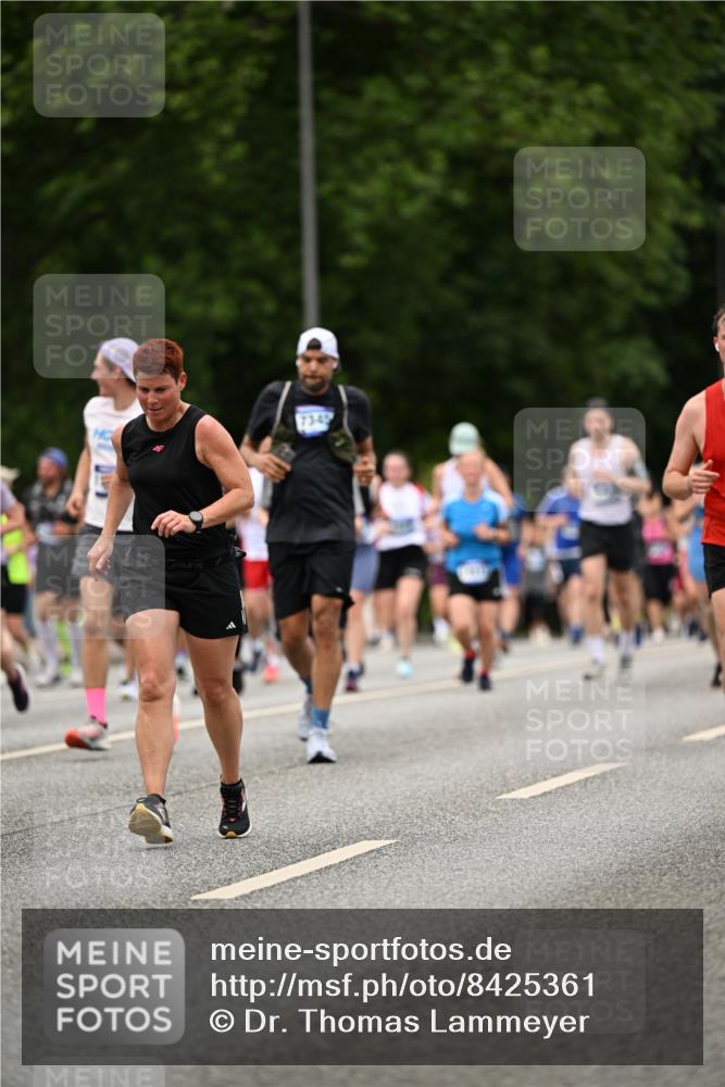 29.06.2025 - hella hamburg halbmarathon Dr. Thomas Lammeyer http://msf.ph/oto/8425361 29.06.2025 10:49:59 Kennedybrücke 1085, 1465, 1774, 2550, 2657, 2664, 2779, 2846, 2954, 2965, 3357, 3377, 3879, 3993, 4119, 4820, 5099, 5108, 5190, 5339, 5703, 5914, 6763, 7699, 7859, 7912, 8272, 8594, 9536, 10562, 10727, 11119, 11332 meine-sportfotos.de