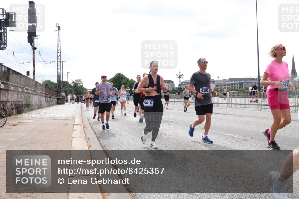 29.06.2025 - hella hamburg halbmarathon Lena Gebhardt http://msf.ph/oto/8425367 29.06.2025 10:43:22 Lombardsbrücke 997, 3638, 5610, 4302, 61, 1023, 1149, 1155, 1400, 1467, 1788, 1816, 1878, 2103, 2158, 2267, 2361, 2450, 2971, 3074, 3238, 3329, 3390, 3518, 3638, 3764, 4056, 4177, 4302, 4367, 4680, 4866, 5067, 5214, 5268, 5370, 5610, 5720, 5755, 5967, 6012, 6096, 6226, 6440, 6931, 7043, 7197, 7461, 7872, 7926, 8135, 8184, 8233, 8408, 8435, 8504, 8795, 8991, 9072, 9304, 9378, 9639, 9641, 9644, 9831, 9976, 10083, 10180, 10200, 10202, 13049 meine-sportfotos.de
