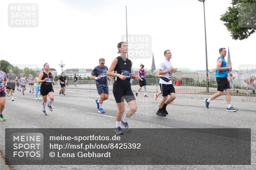 29.06.2025 - hella hamburg halbmarathon Lena Gebhardt http://msf.ph/oto/8425392 29.06.2025 10:53:32 Lombardsbrücke 18144, 0175, 8906, 6521, 1340, 1709, 1753, 1900, 1906, 1984, 2065, 2409, 2429, 3055, 3226, 4195, 4595, 4626, 4801, 5428, 5562, 5815, 5856, 5857, 6039, 6041, 6044, 6273, 6306, 6913, 6996, 7039, 7068, 7483, 7537, 7611, 7876, 7890, 8189, 8212, 8414, 8515, 8906, 9077, 9456, 9531, 9685, 9764, 9771, 9785, 10043, 10175, 10490, 10661, 12193, 12219, 12700, 13489, 13916, 13917, 14038, 16137 meine-sportfotos.de