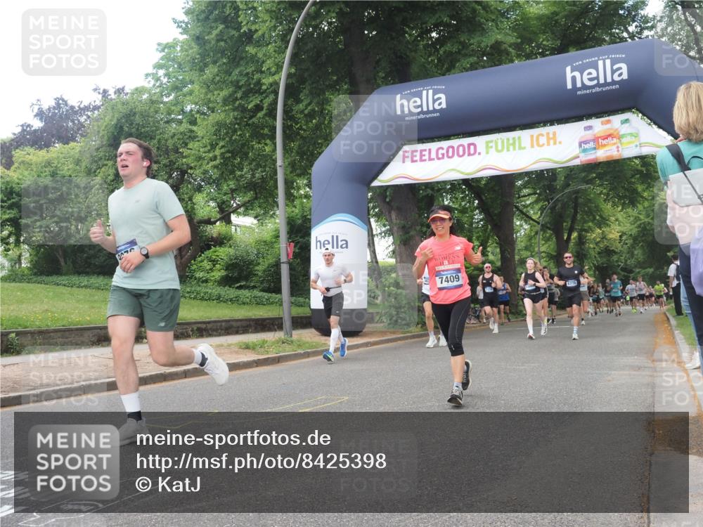 29.06.2025 - hella hamburg halbmarathon KatJ http://msf.ph/oto/8425398 29.06.2025 10:39:20 Zwischen KM18-KM19 1098, 6776, 7409, 8139 meine-sportfotos.de