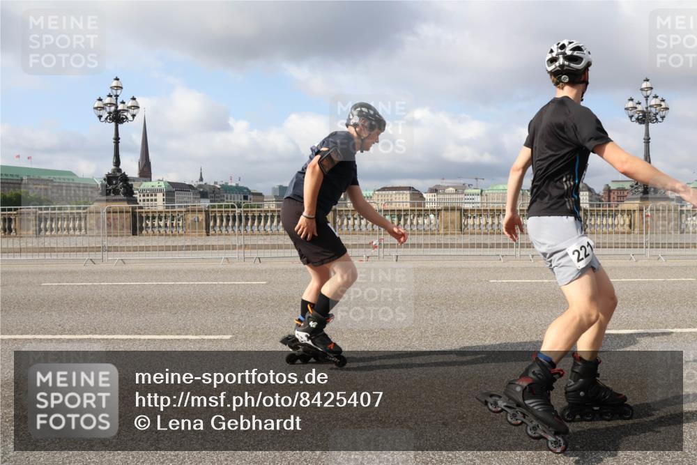 29.06.2025 - hella hamburg halbmarathon Lena Gebhardt http://msf.ph/oto/8425407 29.06.2025 08:58:46 Lombardsbrücke 221 meine-sportfotos.de