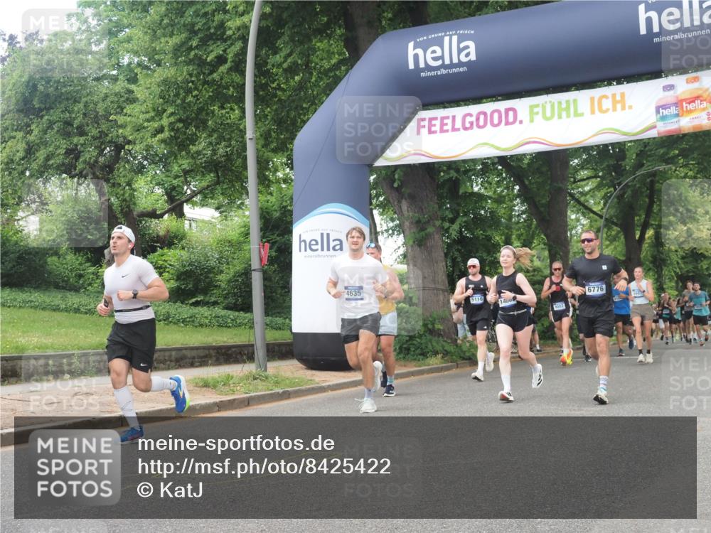 29.06.2025 - hella hamburg halbmarathon KatJ http://msf.ph/oto/8425422 29.06.2025 10:39:21 Zwischen KM18-KM19 1098, 6776, 7409, 8139 meine-sportfotos.de
