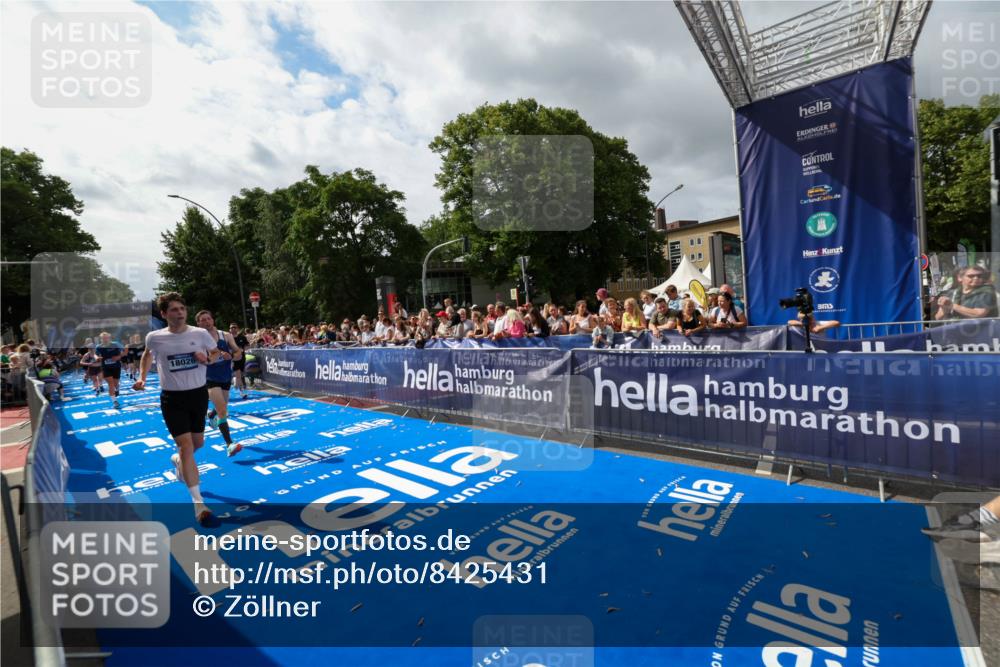 29.06.2025 - hella hamburg halbmarathon Zöllner http://msf.ph/oto/8425431 29.06.2025 10:34:44 Ziel 16148, 5048, 5152, 5554, 6169, 6878, 8395, 12369, 14289, 14549, 14603, 15887, 16148, 17014, 18026 meine-sportfotos.de