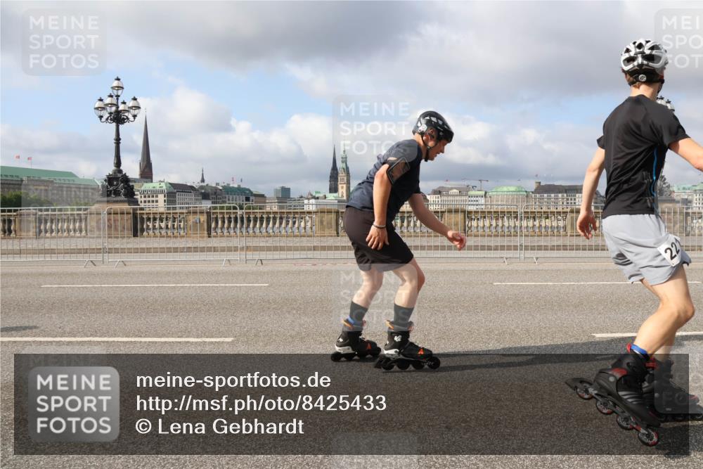 29.06.2025 - hella hamburg halbmarathon Lena Gebhardt http://msf.ph/oto/8425433 29.06.2025 08:58:46 Lombardsbrücke 0000000, 221 meine-sportfotos.de