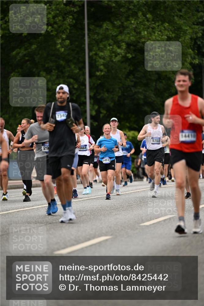 29.06.2025 - hella hamburg halbmarathon Dr. Thomas Lammeyer http://msf.ph/oto/8425442 29.06.2025 10:50:01 Kennedybrücke 1060, 1085, 1465, 2550, 2657, 2664, 2779, 2846, 2954, 2965, 3357, 3377, 3879, 3993, 4119, 4820, 5108, 5190, 5339, 5703, 5914, 6393, 6763, 6980, 7699, 7859, 7912, 8272, 8594, 9536, 10562, 10727, 11119, 11332 meine-sportfotos.de