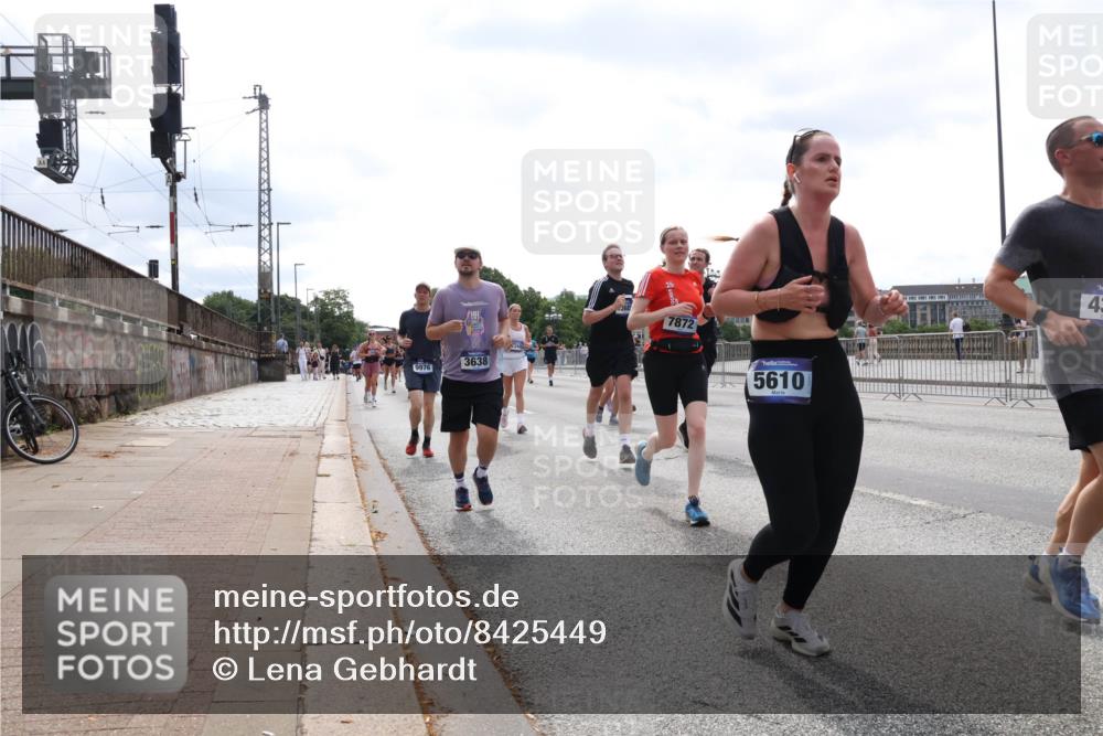 29.06.2025 - hella hamburg halbmarathon Lena Gebhardt http://msf.ph/oto/8425449 29.06.2025 10:43:23 Lombardsbrücke 3638, 9976, 26, 7872, 5610, 43, 1023, 1149, 1155, 1400, 1467, 1788, 1816, 1878, 2103, 2158, 2267, 2361, 2450, 2971, 3074, 3238, 3329, 3390, 3518, 3638, 3764, 4056, 4177, 4302, 4367, 4680, 4866, 5067, 5214, 5268, 5370, 5610, 5720, 5755, 5967, 6012, 6096, 6226, 6440, 6931, 7043, 7197, 7461, 7504, 7872, 7926, 8135, 8184, 8233, 8408, 8435, 8504, 8795, 8991, 9072, 9304, 9378, 9639, 9641, 9644, 9831, 9976, 10083, 10180, 10200, 10202, 13049 meine-sportfotos.de