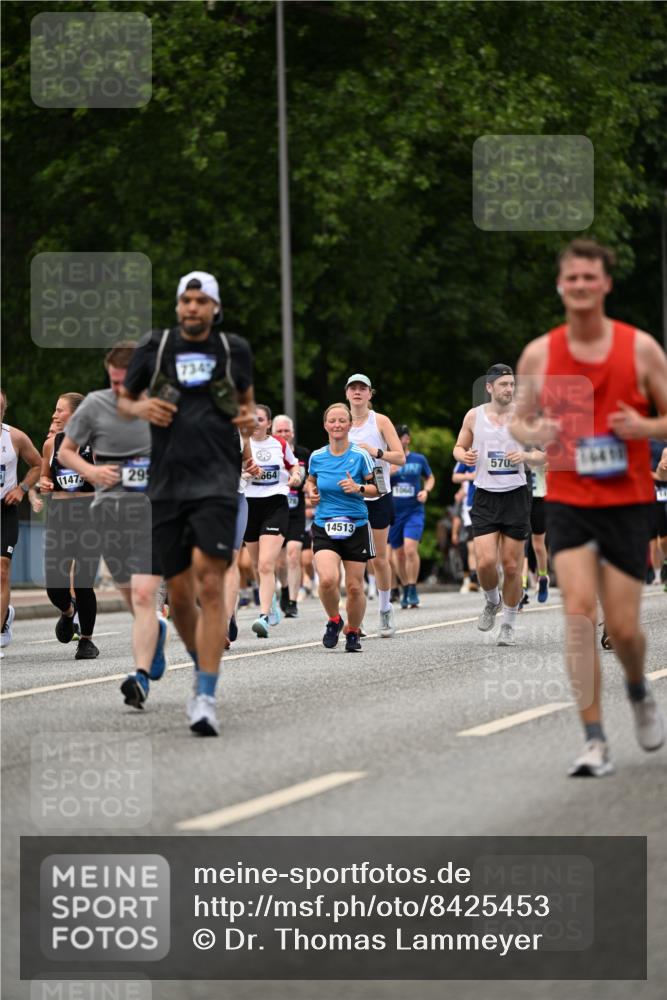 29.06.2025 - hella hamburg halbmarathon Dr. Thomas Lammeyer http://msf.ph/oto/8425453 29.06.2025 10:50:01 Kennedybrücke 1060, 1085, 1465, 2550, 2657, 2664, 2779, 2846, 2954, 2965, 3357, 3377, 3879, 3993, 4119, 4820, 5108, 5190, 5339, 5703, 5914, 6393, 6763, 6980, 7699, 7859, 7912, 8272, 8594, 9536, 10562, 10727, 11119, 11332 meine-sportfotos.de
