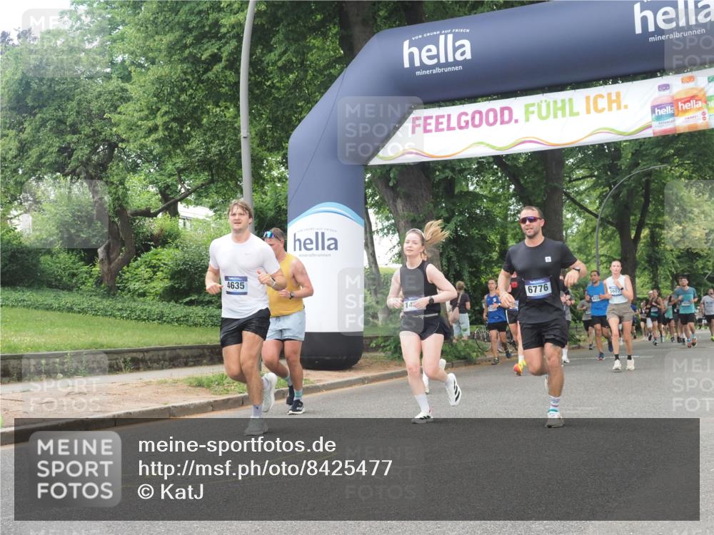 29.06.2025 - hella hamburg halbmarathon KatJ http://msf.ph/oto/8425477 29.06.2025 10:39:22 Zwischen KM18-KM19 4635, 6776, 7409 meine-sportfotos.de