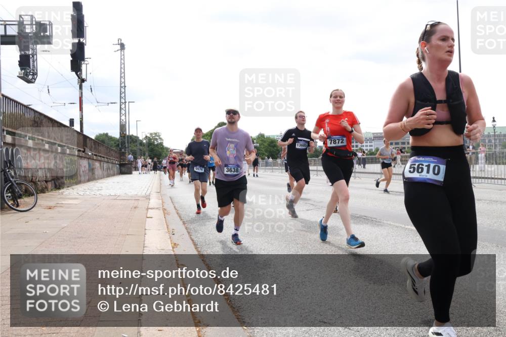 29.06.2025 - hella hamburg halbmarathon Lena Gebhardt http://msf.ph/oto/8425481 29.06.2025 10:43:23 Lombardsbrücke 9976, 3638, 13685, 7872, 5610, 1023, 1149, 1155, 1400, 1467, 1788, 1816, 1878, 2103, 2158, 2267, 2361, 2450, 2971, 3074, 3238, 3329, 3390, 3518, 3638, 3764, 4056, 4177, 4302, 4367, 4680, 4866, 5067, 5214, 5268, 5370, 5610, 5720, 5755, 5967, 6012, 6096, 6226, 6440, 6931, 7043, 7197, 7461, 7504, 7872, 7926, 8135, 8184, 8233, 8408, 8435, 8504, 8795, 8991, 9072, 9304, 9378, 9639, 9641, 9644, 9831, 9976, 10083, 10180, 10200, 10202, 13049 meine-sportfotos.de