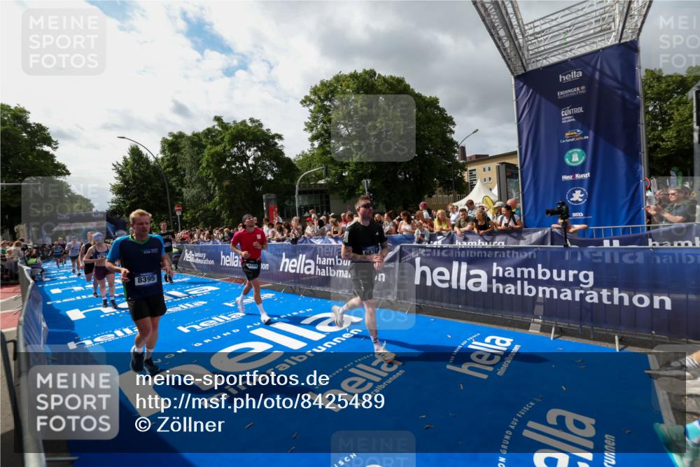 29.06.2025 - hella hamburg halbmarathon Zöllner http://msf.ph/oto/8425489 29.06.2025 10:34:47 Ziel 1217, 1562, 2879, 5048, 5152, 5554, 6169, 6878, 8395, 12369, 14289, 14388, 14549, 14603, 14629, 15991, 17014, 18237 meine-sportfotos.de