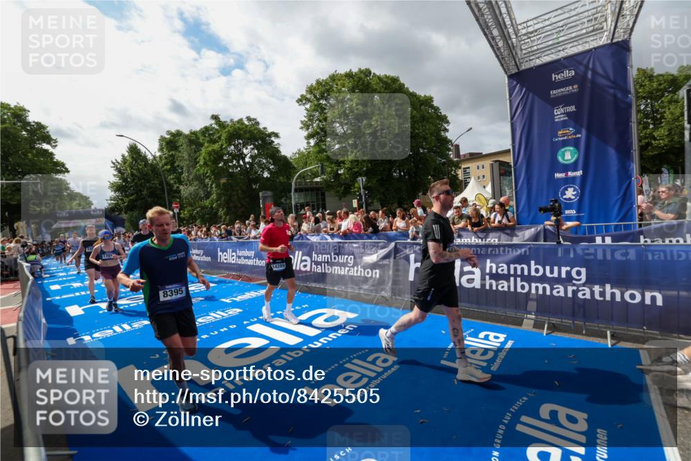 29.06.2025 - hella hamburg halbmarathon Zöllner http://msf.ph/oto/8425505 29.06.2025 10:34:47 Ziel 1217, 1562, 2879, 5048, 5152, 5554, 6169, 6878, 8395, 12369, 14289, 14388, 14549, 14603, 14629, 15991, 17014, 18237 meine-sportfotos.de