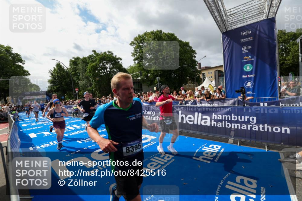 29.06.2025 - hella hamburg halbmarathon Zöllner http://msf.ph/oto/8425516 29.06.2025 10:34:48 Ziel 1217, 1562, 2879, 5048, 5152, 5554, 6878, 8395, 12369, 14289, 14388, 14549, 14603, 14629, 15991, 17014, 18237 meine-sportfotos.de