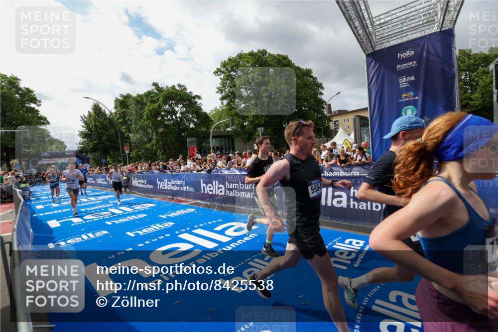 29.06.2025 - hella hamburg halbmarathon Zöllner http://msf.ph/oto/8425538 29.06.2025 10:34:49 Ziel 1217, 1562, 2879, 5048, 5152, 5554, 8395, 12369, 14289, 14388, 14549, 14603, 14629, 15991, 17014, 18237 meine-sportfotos.de