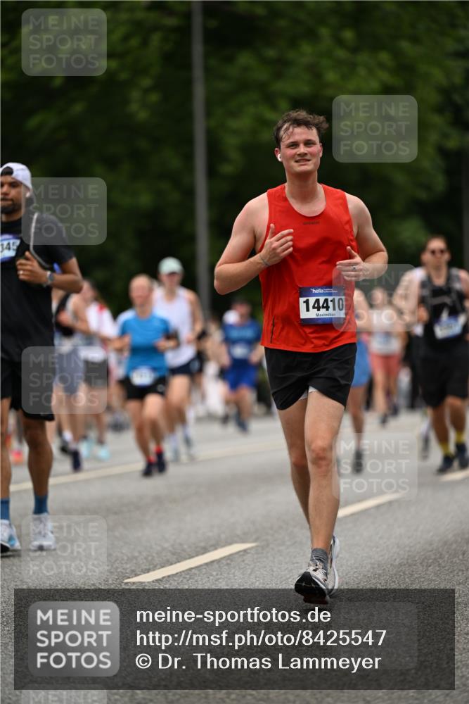 29.06.2025 - hella hamburg halbmarathon Dr. Thomas Lammeyer http://msf.ph/oto/8425547 29.06.2025 10:50:03 Kennedybrücke 1060, 1085, 1465, 2550, 2657, 2664, 2846, 2954, 2965, 3357, 3377, 3879, 3993, 4102, 4119, 4820, 5108, 5190, 5339, 5703, 5914, 6393, 6763, 6980, 7699, 7912, 8272, 8594, 9536, 10562, 10727, 11119, 11332 meine-sportfotos.de