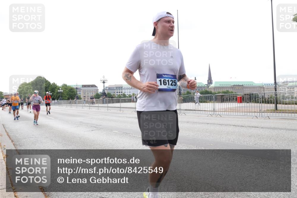 29.06.2025 - hella hamburg halbmarathon Lena Gebhardt http://msf.ph/oto/8425549 29.06.2025 10:28:47 Lombardsbrücke 32, 16125, 1518, 1557, 1869, 3717, 4161, 4362, 4700, 4834, 4982, 5167, 5249, 5250, 5718, 5903, 5939, 6102, 6418, 7169, 7667, 7980, 8327, 8560, 9642, 9716, 9855, 10068, 10434, 12099, 12442, 13045, 13296, 13400, 14205, 15143, 15256, 15452, 15453, 16125, 16643, 18293, 18604, 19180 meine-sportfotos.de