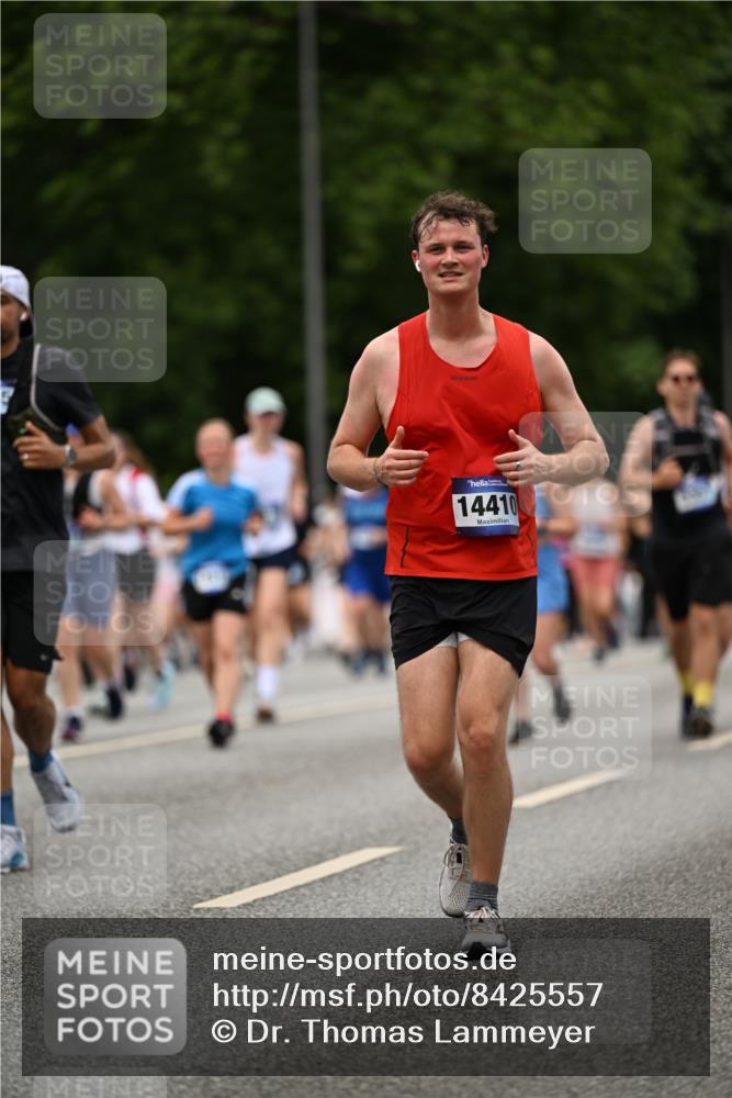 29.06.2025 - hella hamburg halbmarathon Dr. Thomas Lammeyer http://msf.ph/oto/8425557 29.06.2025 10:50:03 Kennedybrücke 1060, 1085, 1465, 2550, 2657, 2664, 2846, 2954, 2965, 3357, 3377, 3879, 3993, 4102, 4119, 4820, 5108, 5190, 5339, 5703, 5914, 6393, 6763, 6980, 7699, 7912, 8272, 8594, 9536, 10562, 10727, 11119, 11332 meine-sportfotos.de