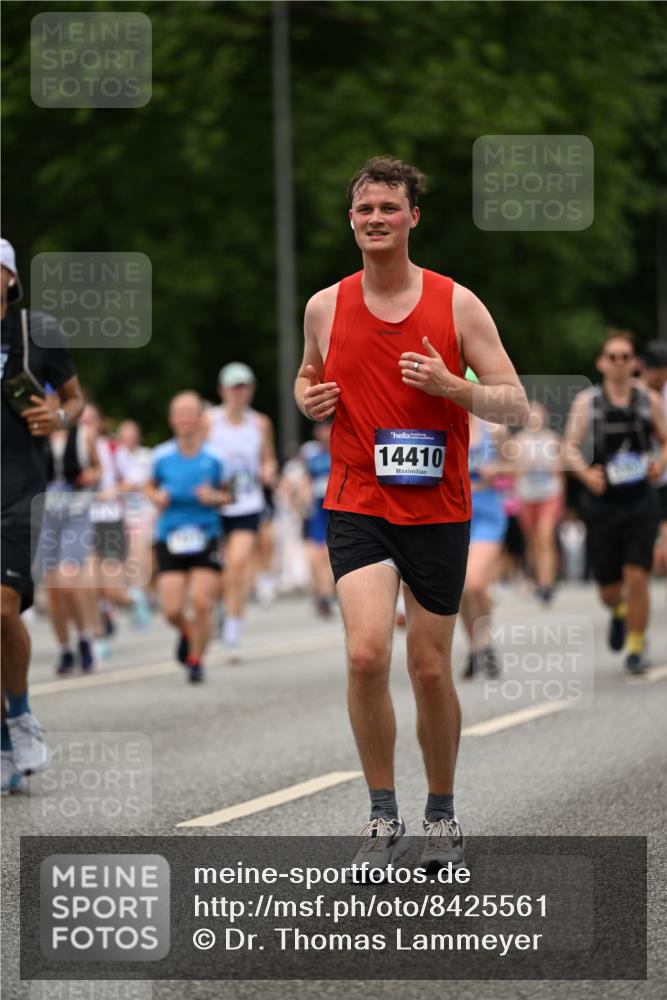 29.06.2025 - hella hamburg halbmarathon Dr. Thomas Lammeyer http://msf.ph/oto/8425561 29.06.2025 10:50:03 Kennedybrücke 1060, 1085, 1465, 2550, 2657, 2664, 2846, 2954, 2965, 3357, 3377, 3879, 3993, 4102, 4119, 4820, 5108, 5190, 5339, 5703, 5914, 6393, 6763, 6980, 7699, 7912, 8272, 8594, 9536, 10562, 10727, 11119, 11332 meine-sportfotos.de