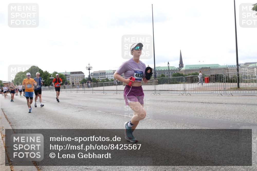 29.06.2025 - hella hamburg halbmarathon Lena Gebhardt http://msf.ph/oto/8425567 29.06.2025 10:28:50 Lombardsbrücke 8560, 6416, 4834, 1518, 1557, 1869, 3717, 4161, 4362, 4700, 4834, 4982, 5167, 5249, 5250, 5718, 5903, 5939, 6102, 6418, 7169, 7980, 8560, 9642, 9716, 9855, 10068, 10434, 12099, 12442, 13400, 14205, 15143, 15256, 15452, 15453, 16125, 16643, 18293, 18604, 19180 meine-sportfotos.de