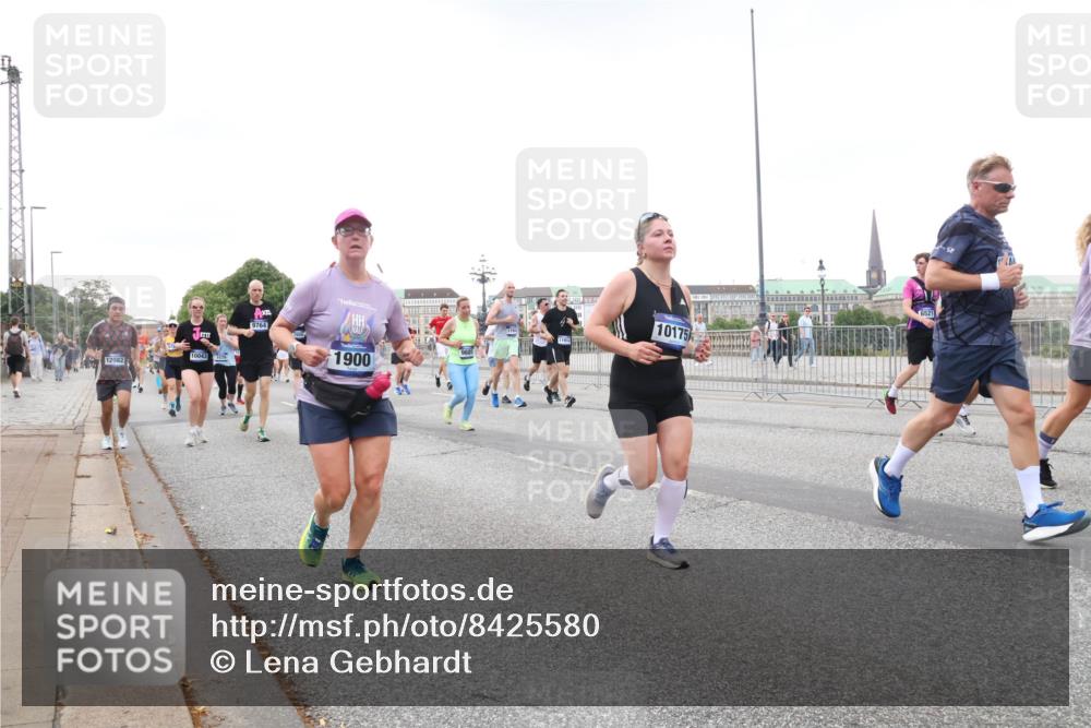29.06.2025 - hella hamburg halbmarathon Lena Gebhardt http://msf.ph/oto/8425580 29.06.2025 10:53:33 Lombardsbrücke 12082, 9764, 1900, 10175, 1340, 1709, 1753, 1900, 1906, 1984, 2065, 2079, 2409, 2429, 3055, 3226, 4195, 4595, 4626, 4801, 5428, 5430, 5562, 5815, 5856, 5857, 6039, 6041, 6044, 6273, 6306, 6913, 6996, 7039, 7068, 7483, 7537, 7611, 7876, 7890, 8189, 8212, 8414, 8515, 8906, 9077, 9456, 9531, 9685, 9764, 9771, 9785, 10043, 10175, 10490, 10661, 12193, 12219, 12700, 13489, 13916, 13917, 14038, 16137 meine-sportfotos.de