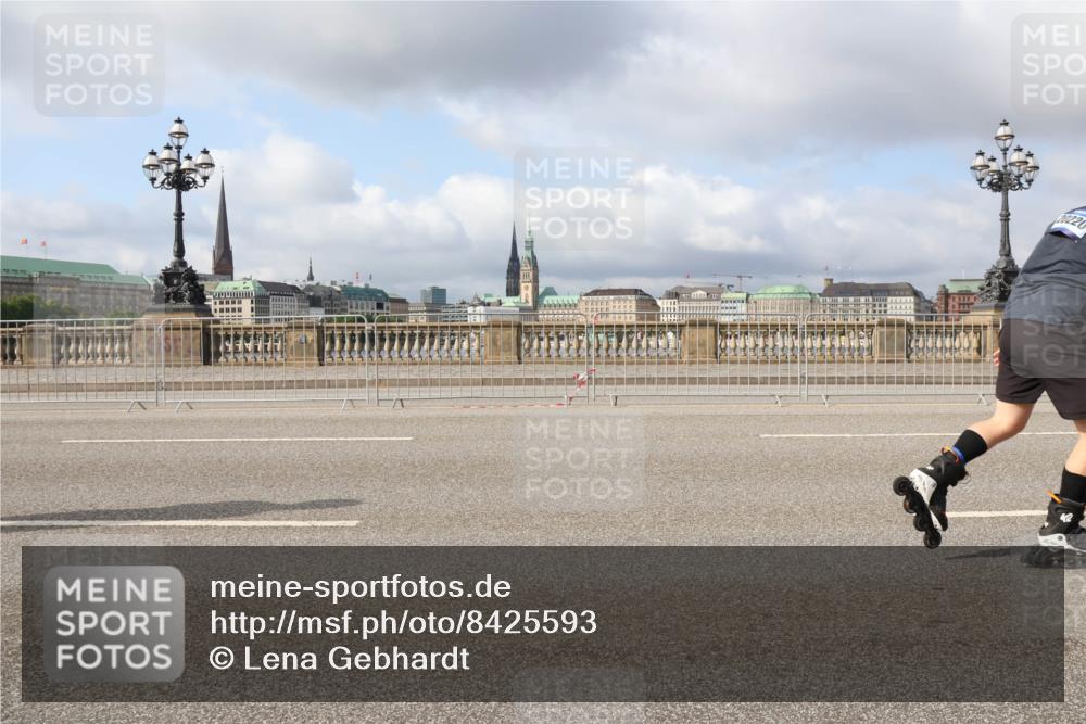 29.06.2025 - hella hamburg halbmarathon Lena Gebhardt http://msf.ph/oto/8425593 29.06.2025 08:58:46 Lombardsbrücke  meine-sportfotos.de