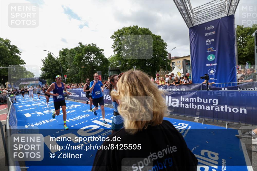 29.06.2025 - hella hamburg halbmarathon Zöllner http://msf.ph/oto/8425595 29.06.2025 10:34:52 Ziel 1217, 1562, 2879, 5048, 7466, 12204, 12369, 14388, 14549, 14629, 14952, 15991, 18237, 18419, 18837 meine-sportfotos.de