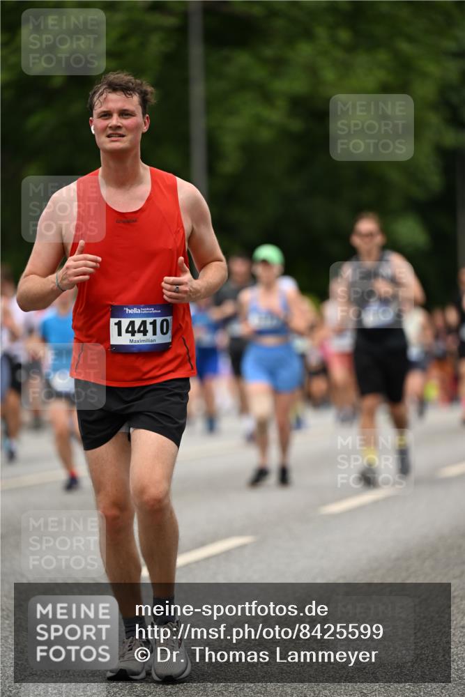 29.06.2025 - hella hamburg halbmarathon Dr. Thomas Lammeyer http://msf.ph/oto/8425599 29.06.2025 10:50:04 Kennedybrücke 1060, 1085, 1465, 1854, 2217, 2657, 2664, 2846, 2954, 2965, 3357, 3377, 3879, 3993, 4099, 4102, 4119, 4820, 5108, 5190, 5339, 5703, 5914, 6393, 6763, 6980, 7699, 7912, 8272, 8594, 9536, 10562, 11119, 11332 meine-sportfotos.de