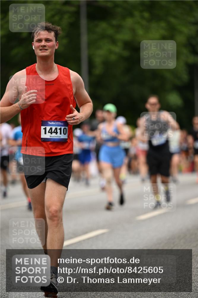 29.06.2025 - hella hamburg halbmarathon Dr. Thomas Lammeyer http://msf.ph/oto/8425605 29.06.2025 10:50:04 Kennedybrücke 1060, 1085, 1465, 1854, 2217, 2657, 2664, 2846, 2954, 2965, 3357, 3377, 3879, 3993, 4099, 4102, 4119, 4820, 5108, 5190, 5339, 5703, 5914, 6393, 6763, 6980, 7699, 7912, 8272, 8594, 9536, 10562, 11119, 11332 meine-sportfotos.de