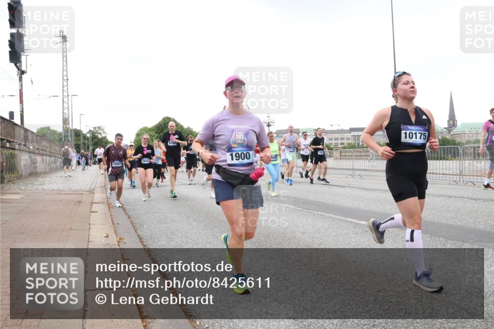 29.06.2025 - hella hamburg halbmarathon Lena Gebhardt http://msf.ph/oto/8425611 29.06.2025 10:53:34 Lombardsbrücke 9764, 1900, 10043, 11914, 9685, 10175, 1340, 1709, 1753, 1900, 1906, 1984, 2065, 2079, 2409, 2429, 3055, 3226, 4195, 4595, 4626, 4801, 5428, 5430, 5562, 5815, 5856, 5857, 6039, 6041, 6044, 6273, 6306, 6913, 6996, 7039, 7068, 7483, 7537, 7611, 7876, 7890, 8189, 8212, 8414, 8515, 8906, 9077, 9456, 9531, 9685, 9764, 9771, 9785, 10043, 10175, 10490, 10661, 12193, 12219, 12700, 13489, 13916, 13917, 14038, 16137 meine-sportfotos.de