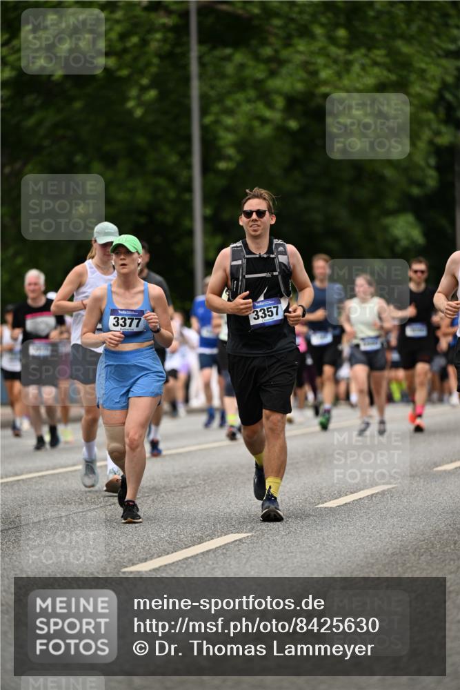 29.06.2025 - hella hamburg halbmarathon Dr. Thomas Lammeyer http://msf.ph/oto/8425630 29.06.2025 10:50:06 Kennedybrücke 1060, 1085, 1465, 1854, 2217, 2657, 2664, 2846, 2954, 2965, 3357, 3377, 3879, 3993, 4099, 4102, 4119, 4820, 5108, 5190, 5339, 5703, 5914, 6393, 6763, 6788, 6980, 7699, 7912, 7983, 8272, 8594, 9536, 10562, 11119, 11332 meine-sportfotos.de