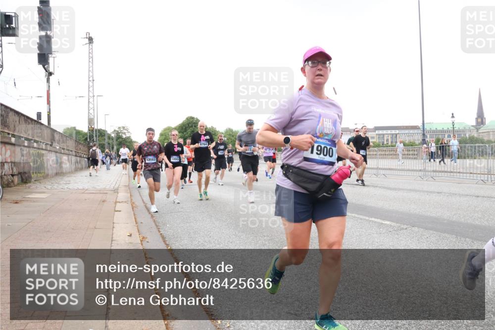 29.06.2025 - hella hamburg halbmarathon Lena Gebhardt http://msf.ph/oto/8425636 29.06.2025 10:53:34 Lombardsbrücke 12082, 10043, 9764, 72, 1900, 1340, 1709, 1753, 1900, 1906, 1984, 2065, 2079, 2409, 2429, 3055, 3226, 4195, 4595, 4626, 4801, 5428, 5430, 5562, 5815, 5856, 5857, 6039, 6041, 6044, 6273, 6306, 6913, 6996, 7039, 7068, 7483, 7537, 7611, 7876, 7890, 8189, 8212, 8414, 8515, 8906, 9077, 9456, 9531, 9685, 9764, 9771, 9785, 10043, 10175, 10490, 10661, 12193, 12219, 12700, 13489, 13916, 13917, 14038, 16137 meine-sportfotos.de