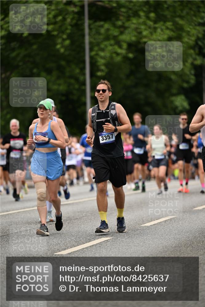 29.06.2025 - hella hamburg halbmarathon Dr. Thomas Lammeyer http://msf.ph/oto/8425637 29.06.2025 10:50:06 Kennedybrücke 1060, 1085, 1465, 1854, 2217, 2657, 2664, 2846, 2954, 2965, 3357, 3377, 3879, 3993, 4099, 4102, 4119, 4820, 5108, 5190, 5339, 5703, 5914, 6393, 6763, 6788, 6980, 7699, 7912, 7983, 8272, 8594, 9536, 10562, 11119, 11332 meine-sportfotos.de