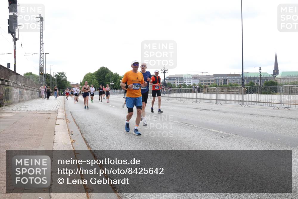 29.06.2025 - hella hamburg halbmarathon Lena Gebhardt http://msf.ph/oto/8425642 29.06.2025 10:28:52 Lombardsbrücke 8560, 160436418, 1518, 1557, 1869, 2688, 3717, 4161, 4362, 4700, 4834, 4982, 5167, 5249, 5250, 5718, 5903, 5939, 6102, 6418, 7169, 7980, 8560, 9642, 9716, 9855, 10068, 10434, 12099, 12442, 13400, 14205, 15143, 15256, 15452, 15453, 16125, 16643, 18293, 18604, 19180 meine-sportfotos.de