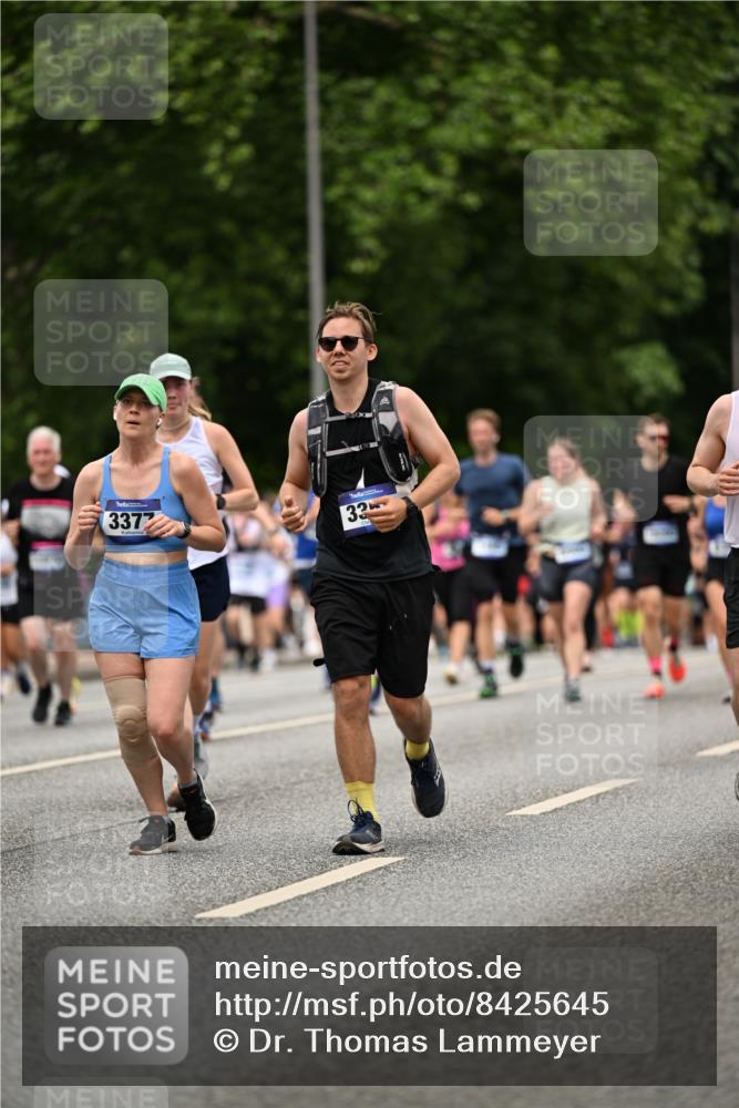 29.06.2025 - hella hamburg halbmarathon Dr. Thomas Lammeyer http://msf.ph/oto/8425645 29.06.2025 10:50:06 Kennedybrücke 1060, 1085, 1465, 1854, 2217, 2657, 2664, 2846, 2954, 2965, 3357, 3377, 3879, 3993, 4099, 4102, 4119, 4820, 5108, 5190, 5339, 5703, 5914, 6393, 6763, 6788, 6980, 7699, 7912, 7983, 8272, 8594, 9536, 10562, 11119, 11332 meine-sportfotos.de