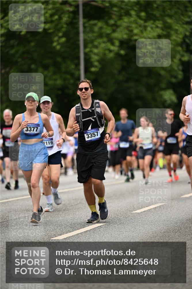 29.06.2025 - hella hamburg halbmarathon Dr. Thomas Lammeyer http://msf.ph/oto/8425648 29.06.2025 10:50:06 Kennedybrücke 1060, 1085, 1465, 1854, 2217, 2657, 2664, 2846, 2954, 2965, 3357, 3377, 3879, 3993, 4099, 4102, 4119, 4820, 5108, 5190, 5339, 5703, 5914, 6393, 6763, 6788, 6980, 7699, 7912, 7983, 8272, 8594, 9536, 10562, 11119, 11332 meine-sportfotos.de