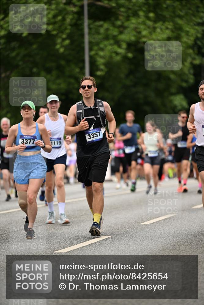 29.06.2025 - hella hamburg halbmarathon Dr. Thomas Lammeyer http://msf.ph/oto/8425654 29.06.2025 10:50:06 Kennedybrücke 1060, 1085, 1465, 1854, 2217, 2657, 2664, 2846, 2954, 2965, 3357, 3377, 3879, 3993, 4099, 4102, 4119, 4820, 5108, 5190, 5339, 5703, 5914, 6393, 6763, 6788, 6980, 7699, 7912, 7983, 8272, 8594, 9536, 10562, 11119, 11332 meine-sportfotos.de