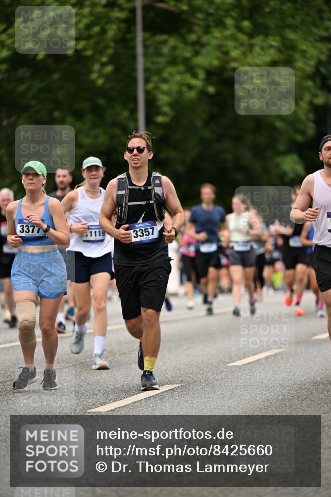 29.06.2025 - hella hamburg halbmarathon Dr. Thomas Lammeyer http://msf.ph/oto/8425660 29.06.2025 10:50:07 Kennedybrücke 1060, 1085, 1465, 1854, 2217, 2657, 2664, 2846, 2954, 2965, 3357, 3377, 3879, 3993, 4099, 4102, 4119, 4820, 5108, 5190, 5339, 5703, 5914, 6393, 6763, 6788, 6980, 7699, 7983, 8272, 8594, 9536, 10562, 11119, 11332 meine-sportfotos.de