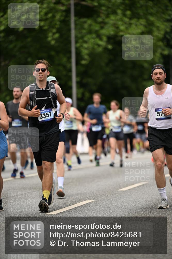 29.06.2025 - hella hamburg halbmarathon Dr. Thomas Lammeyer http://msf.ph/oto/8425681 29.06.2025 10:50:07 Kennedybrücke 1060, 1085, 1465, 1854, 2217, 2657, 2664, 2846, 2954, 2965, 3357, 3377, 3879, 3993, 4099, 4102, 4119, 4820, 5108, 5190, 5339, 5703, 5914, 6393, 6763, 6788, 6980, 7699, 7983, 8272, 8594, 9536, 10562, 11119, 11332 meine-sportfotos.de