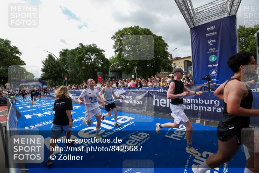 29.06.2025 - hella hamburg halbmarathon Zöllner http://msf.ph/oto/8425687 29.06.2025 10:34:55 Ziel 1217, 2879, 4477, 6704, 7466, 8864, 12204, 12751, 14629, 14952, 15991, 16140, 16712, 17643, 18183, 18220, 18419, 18837 meine-sportfotos.de