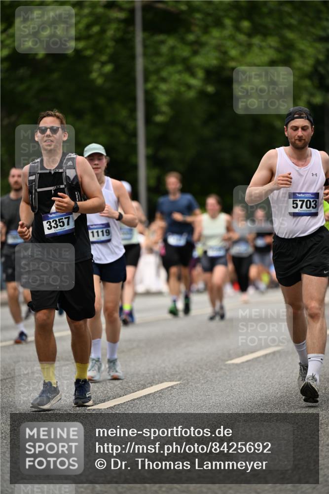 29.06.2025 - hella hamburg halbmarathon Dr. Thomas Lammeyer http://msf.ph/oto/8425692 29.06.2025 10:50:07 Kennedybrücke 1060, 1085, 1465, 1854, 2217, 2657, 2664, 2846, 2954, 2965, 3357, 3377, 3879, 3993, 4099, 4102, 4119, 4820, 5108, 5190, 5339, 5703, 5914, 6393, 6763, 6788, 6980, 7699, 7983, 8272, 8594, 9536, 10562, 11119, 11332 meine-sportfotos.de